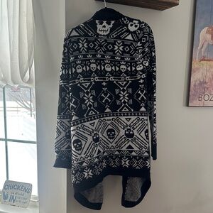 Chic Skull Black and White Patterned Women's Cardigan